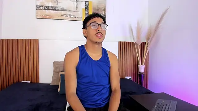 Julian Dark  online show from February 5, 3:35 am