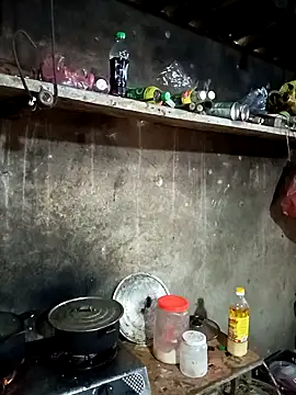 vanvan005 online show from March 11, 4:39 am