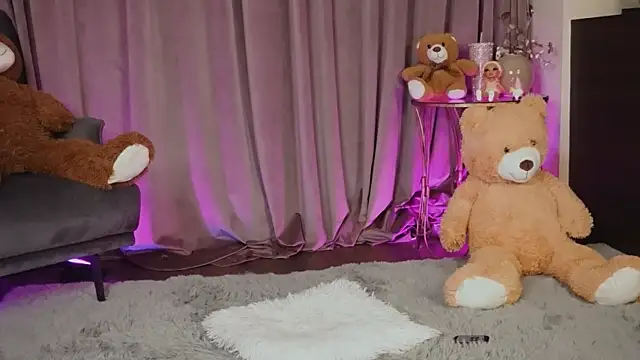 ZariaaVera online show from April 2, 8:04 pm