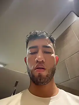 Snapshot of liam_bronw chatting on June 19, 8:03 pm liam bronw online show from June 19, 8:03 pm