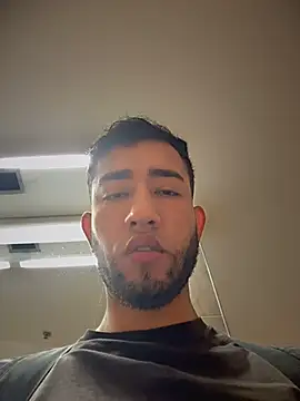 Snapshot of liam_bronw chatting on July 22, 3:36 pm liam bronw online show from July 22, 3:36 pm