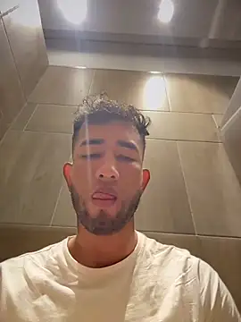 Snapshot of liam_bronw chatting on June 5, 5:29 pm liam bronw online show from June 5, 5:29 pm