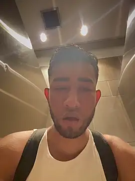 Snapshot of liam_bronw chatting on July 18, 3:31 pm liam bronw online show from July 18, 3:31 pm