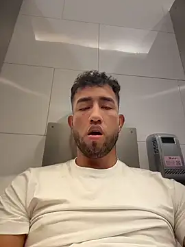 Snapshot of liam_bronw chatting on May 17, 4:18 pm liam bronw online show from May 17, 4:18 pm