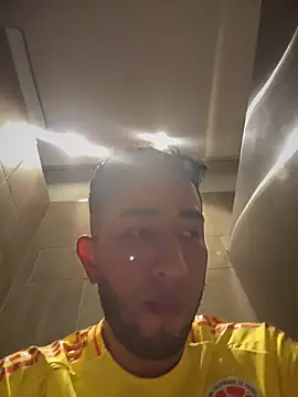 Snapshot of liam_bronw chatting on June 17, 11:47 pm liam bronw online show from June 17, 11:47 pm