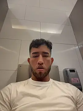 Snapshot of liam_bronw chatting on May 29, 2:45 pm liam bronw online show from May 29, 2:45 pm