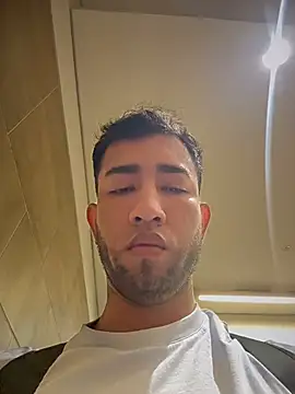 Snapshot of liam_bronw chatting on July 9, 4:28 pm liam bronw online show from July 9, 4:28 pm