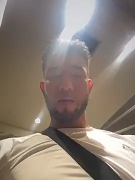 Snapshot of liam_bronw chatting on June 8, 8:20 pm liam bronw online show from June 8, 8:20 pm