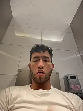 Snapshot of liam_bronw chatting on May 12, 4:24 pm liam bronw online show from May 12, 4:24 pm