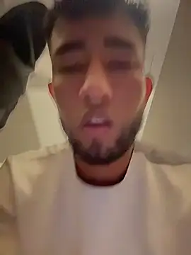 Snapshot of liam_bronw chatting on May 18, 4:23 pm liam bronw online show from May 18, 4:23 pm