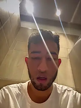 Snapshot of liam_bronw chatting on June 17, 12:00 am liam bronw online show from June 17, 12:00 am