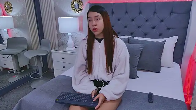 VioletFroost online show from February 1, 12:25 pm