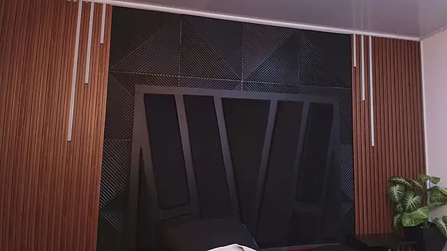 lorenzo walker 1 online show from April 4, 5:30 pm