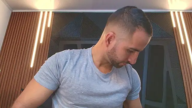 Snapshot of lorenzo_walker_1 chatting on February 14, 5:35 pm lorenzo walker 1 online show from February 14, 5:35 pm