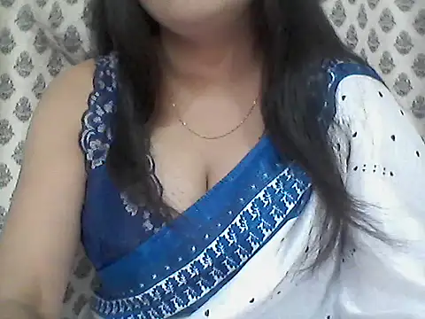 Snapshot of _Daisy chatting on April 22, 6:58 pm Daisy online show from April 22, 6:58 pm