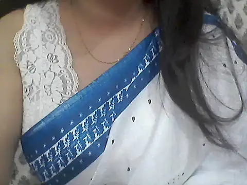 Snapshot of _Daisy chatting on April 9, 6:47 pm Daisy online show from April 9, 6:47 pm