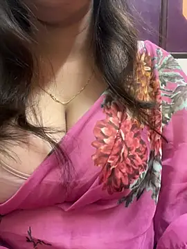 Snapshot of _Daisy chatting on May 8, 7:28 pm Daisy online show from May 8, 7:28 pm