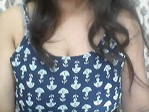 Snapshot of _Daisy chatting on April 3, 7:31 pm Daisy online show from April 3, 7:31 pm