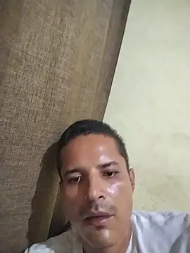 Snapshot of Gracho_25 chatting on June 6, 12:27 am Gracho 25 online show from June 6, 12:27 am