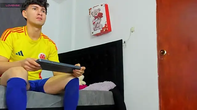 camilo model online show from April 2, 7:09 pm