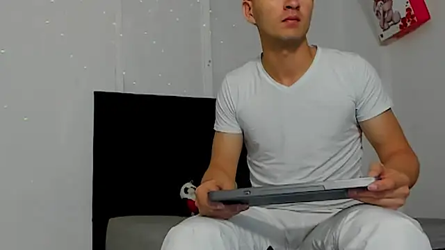 camilo model online show from May 16, 2:32 am
