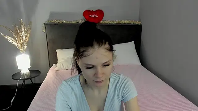 Snapshot of SkinyJoys chatting on February 21, 2:02 am SkinyJoys online show from February 21, 2:02 am