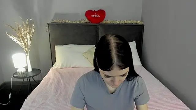 Snapshot of SkinyJoys chatting on February 27, 1:39 am SkinyJoys online show from February 27, 1:39 am