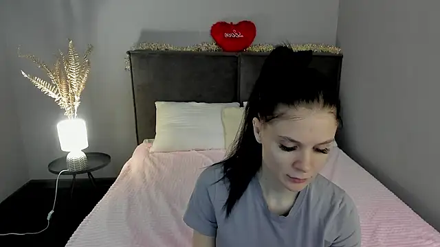 Snapshot of SkinyJoys chatting on February 15, 2:01 am SkinyJoys online show from February 15, 2:01 am