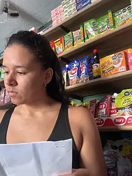 lannabellx online show from April 15, 7:58 pm