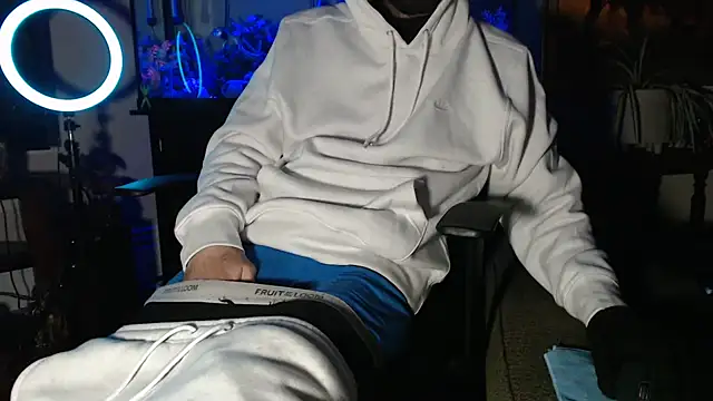 Snapshot of EspanolVato chatting on February 18, 10:12 am EspanolVato online show from February 18, 10:12 am