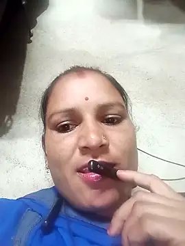 Hot hiuj online show from March 6, 5:30 pm