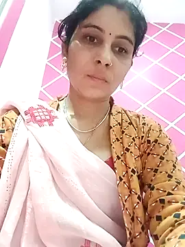 Snapshot of Hot_ree85 chatting on February 3, 5:49 am Hot ree85 online show from February 3, 5:49 am