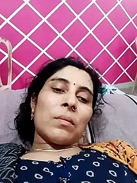 Snapshot of Hot_ree85 chatting on February 19, 11:51 am Hot ree85 online show from February 19, 11:51 am