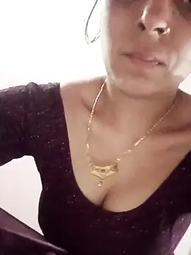 Hot ree85 online show from May 14, 1:30 pm