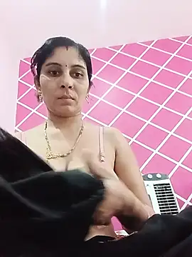 Snapshot of Hot_ree85 chatting on June 28, 10:10 am Hot ree85 online show from June 28, 10:10 am