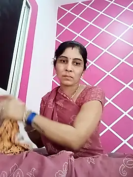 Snapshot of Hot_ree85 chatting on February 6, 5:03 am Hot ree85 online show from February 6, 5:03 am