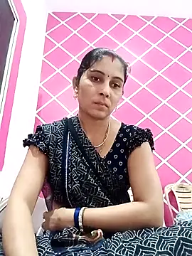 Snapshot of Hot_ree85 chatting on February 13, 5:40 am Hot ree85 online show from February 13, 5:40 am