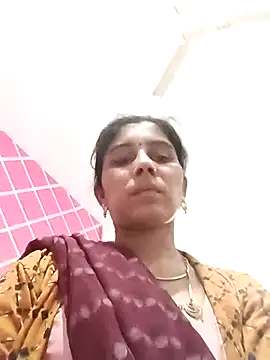 Snapshot of Hot_ree85 chatting on February 21, 4:47 am Hot ree85 online show from February 21, 4:47 am