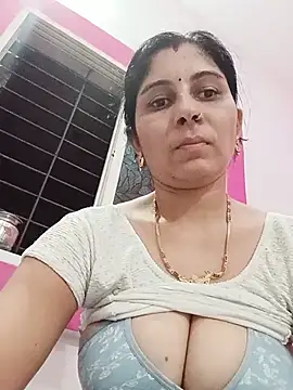 Snapshot of Hot_ree85 chatting on June 15, 5:18 am Hot ree85 online show from June 15, 5:18 am