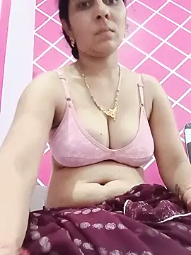 Snapshot of Hot_ree85 chatting on June 14, 4:57 am Hot ree85 online show from June 14, 4:57 am
