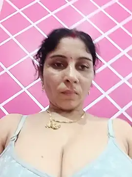 Snapshot of Hot_ree85 chatting on June 19, 4:07 am Hot ree85 online show from June 19, 4:07 am