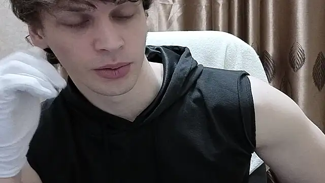 Snapshot of ShyDarko chatting on February 4, 3:40 pm ShyDarko online show from February 4, 3:40 pm