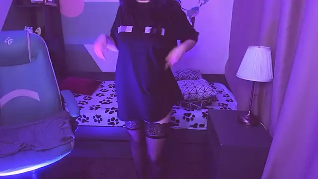 Snapshot of Emily_tender chatting on February 28, 5:51 am Emily tender online show from February 28, 5:51 am