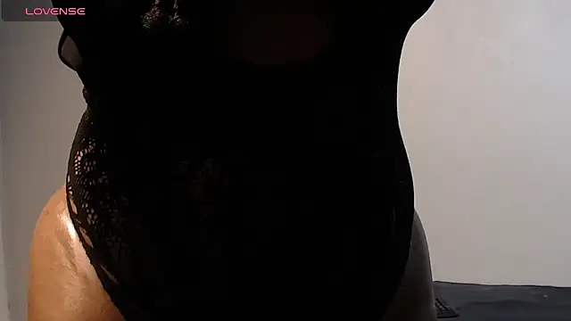 Naughty QueenXoXo online show from February 14, 11:49 pm