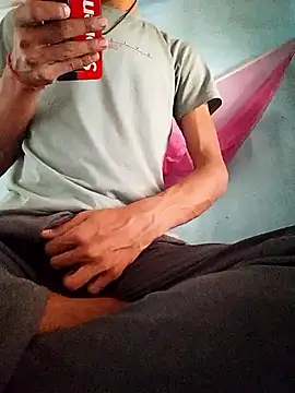 Snapshot of FuckerGuy45 chatting on January 14, 7:12 am FuckerGuy45 online show from January 14, 7:12 am