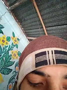 Snapshot of FuckerGuy45 chatting on January 8, 11:27 am FuckerGuy45 online show from January 8, 11:27 am