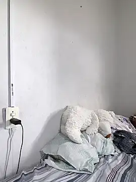 Snapshot of Larissinha015 chatting on February 28, 7:46 pm Larissinha015 online show from February 28, 7:46 pm