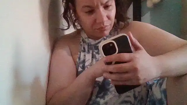 Snapshot of bellakay19 chatting on June 15, 9:36 pm bellakay19 online show from June 15, 9:36 pm