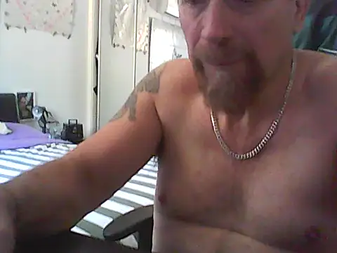 loudandproud online show from April 7, 2:35 am