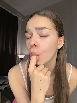 SkylineBliss online show from March 6, 2:06 am